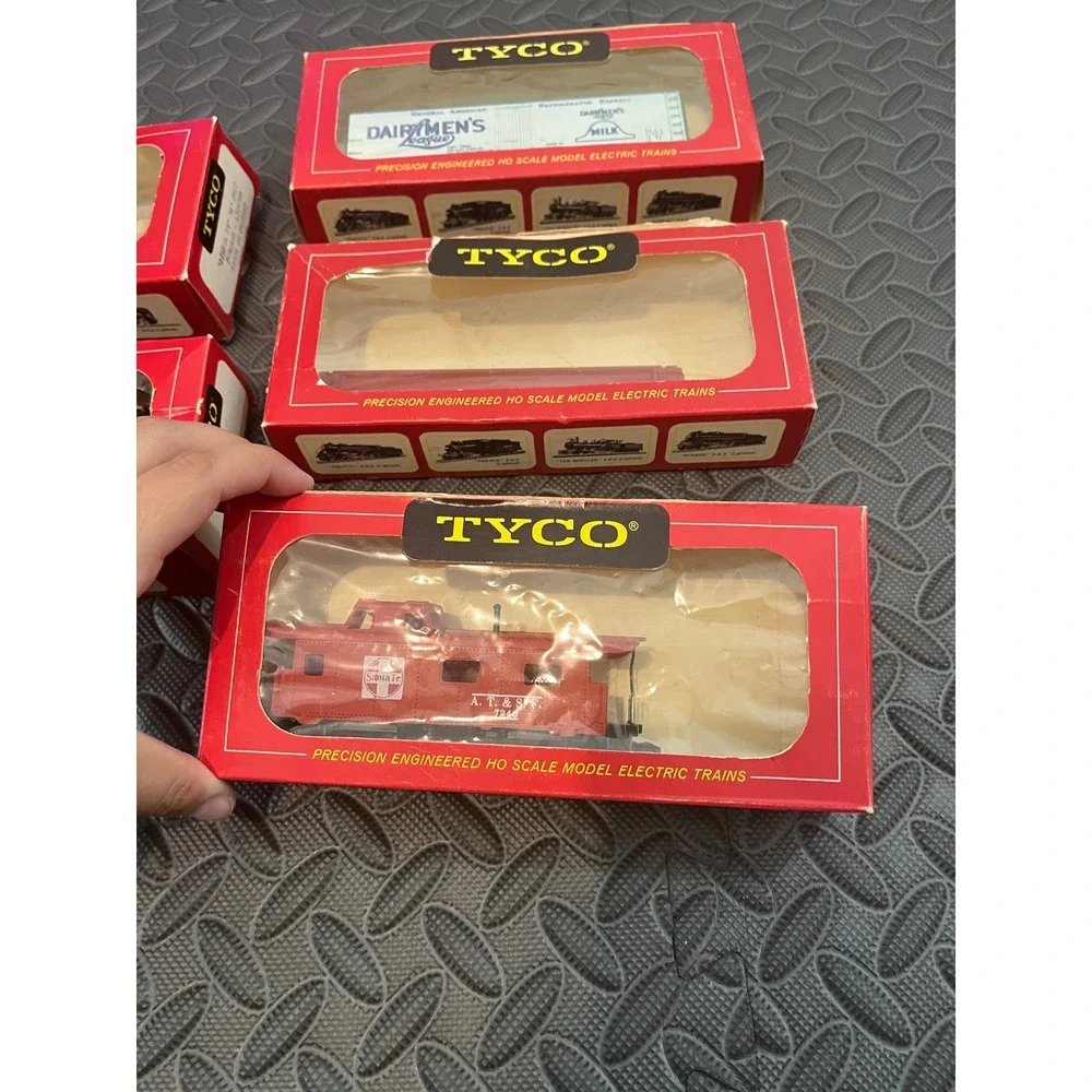 Partial Tyco HO Scale Model Train Set Part Scale Multicolor Vintage Santa Fe Lot
